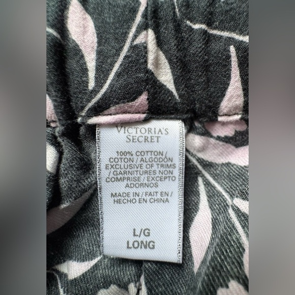 Victoria's Secret Pajamas Women's Small 2 Piece Sparkly Carnations on black - Picture 10 of 15